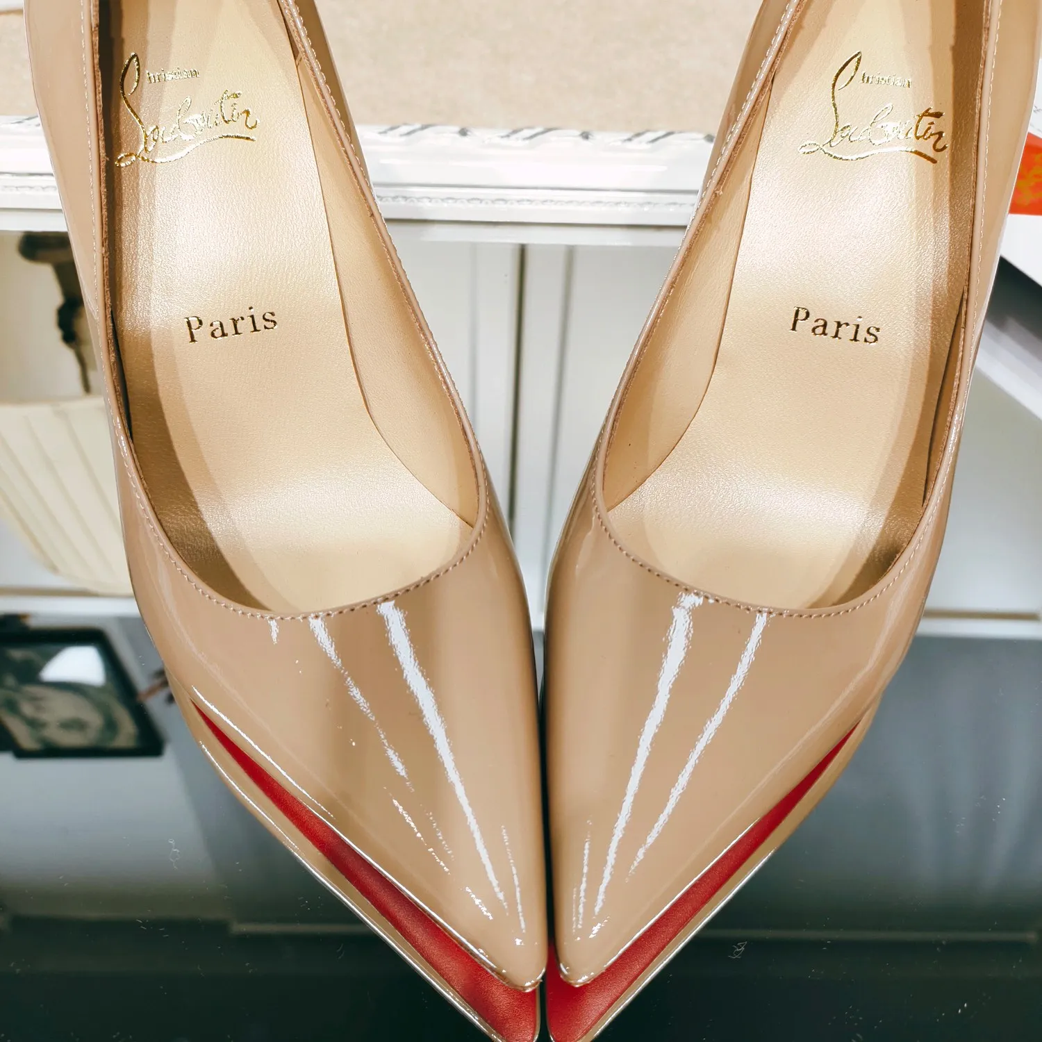 👟👟Ex-factory price 560👟👟 🎀Christian Louboutin (Christian Louboutin) CL red-soled shoes, early spring style.  A must-have high-heeled shoe for fairies, with 5 types of heel heights to choose from! The original version was disassembled and developed, produced with original craftsmanship, and after 3 months of continuous debugging, it can be shipped perfectly. Stable and comfortable high heels allow every fairy to control them easily. The lines on the back of the foot are super sexy and suitable for various occasions. Original matching packaging! 💞Fabric: Imported sheepskin, cow patent leather, cowhide + special materials (other materials and colors can be customized according to drawings) 💕Inner lining, feet: imported sheepskin! 💕Outsole: Italian red high-gloss leather outsole 💕Heel height: 10cm 💕Number of sizes: 35-39 (34/40/41 can be customized)
